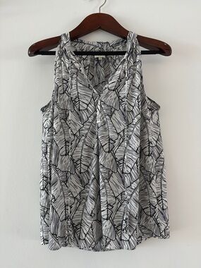 Mud Pie Black & White Leaf-Print Sleeveless V-Neck Top